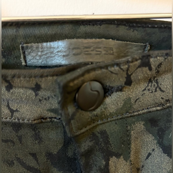 JOE’S Jeans Black Green Army, Leaf Print Pants, Stretch - size 31 - Picture 5 of 9